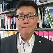 長崎国際大学キャリアセンター センター長 乙須 大助 様